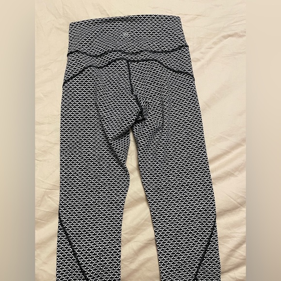 Beautiful lululemon leggings. Only worn few times - Picture 3 of 3